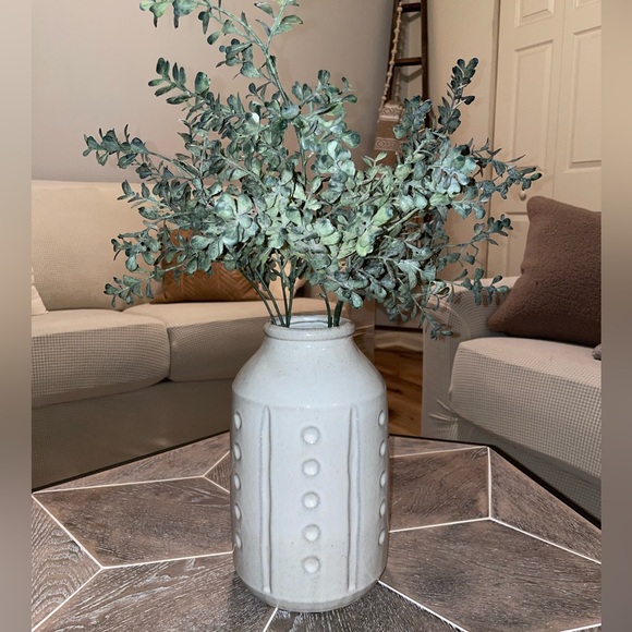 light gray/tan vase - Picture 2 of 4